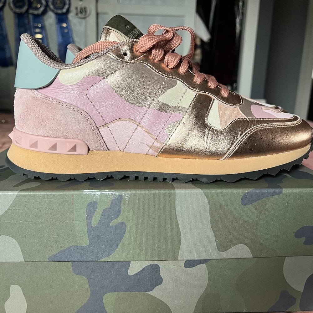 Like new Valentino Rockstud Sneakers Camo Gold/Pink Size EU 38